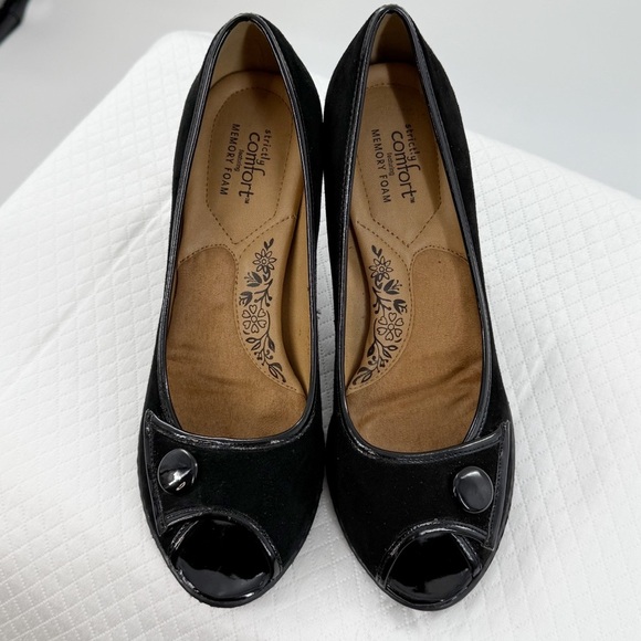 Strictly Comfort Black Peep Toe Heels with retro button size 9 women’s - Picture 2 of 12